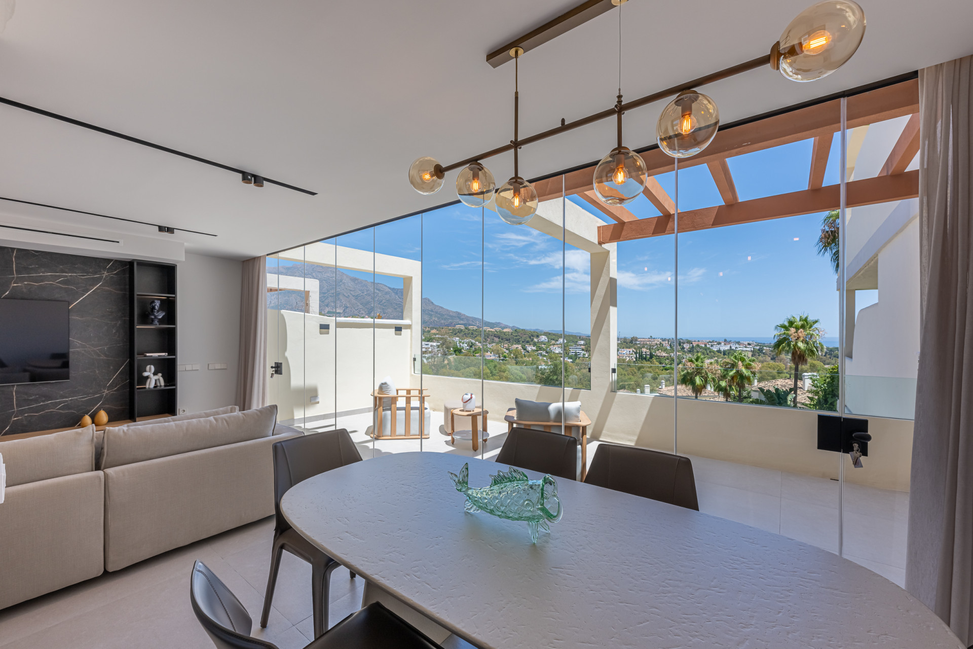 Three Bedroom Apartment in Palacetes los Belvederes
